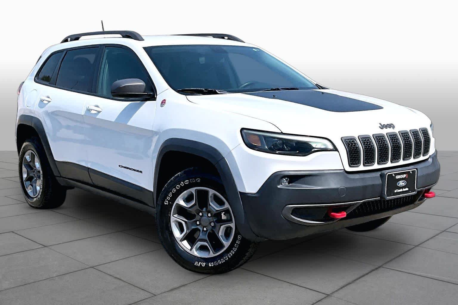 Used 2019 Jeep Cherokee Trailhawk w/ Cold Weather Group AWD/4WD image 3