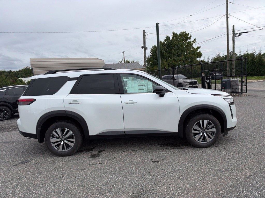 New 2026 Nissan Pathfinder SL FWD image 4