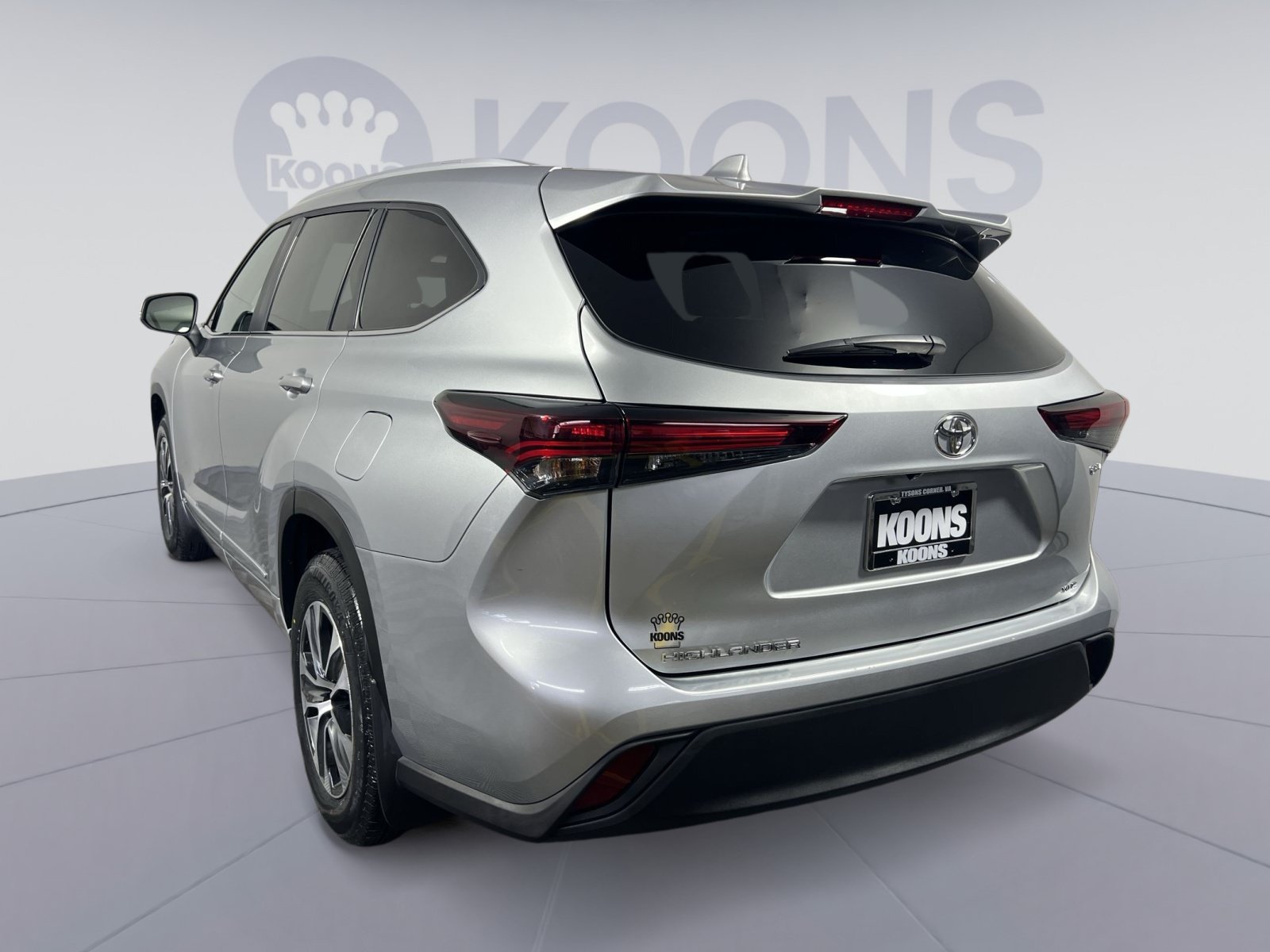 Used 2025 Toyota Highlander XLE AWD/4WD image 4