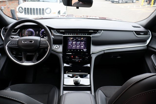 New 2025 Jeep Grand Cherokee Altitude image 37