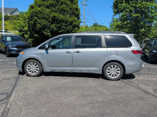 Used 2016 Toyota Sienna XLE w/ XLE Navigation Package AWD/4WD image 9