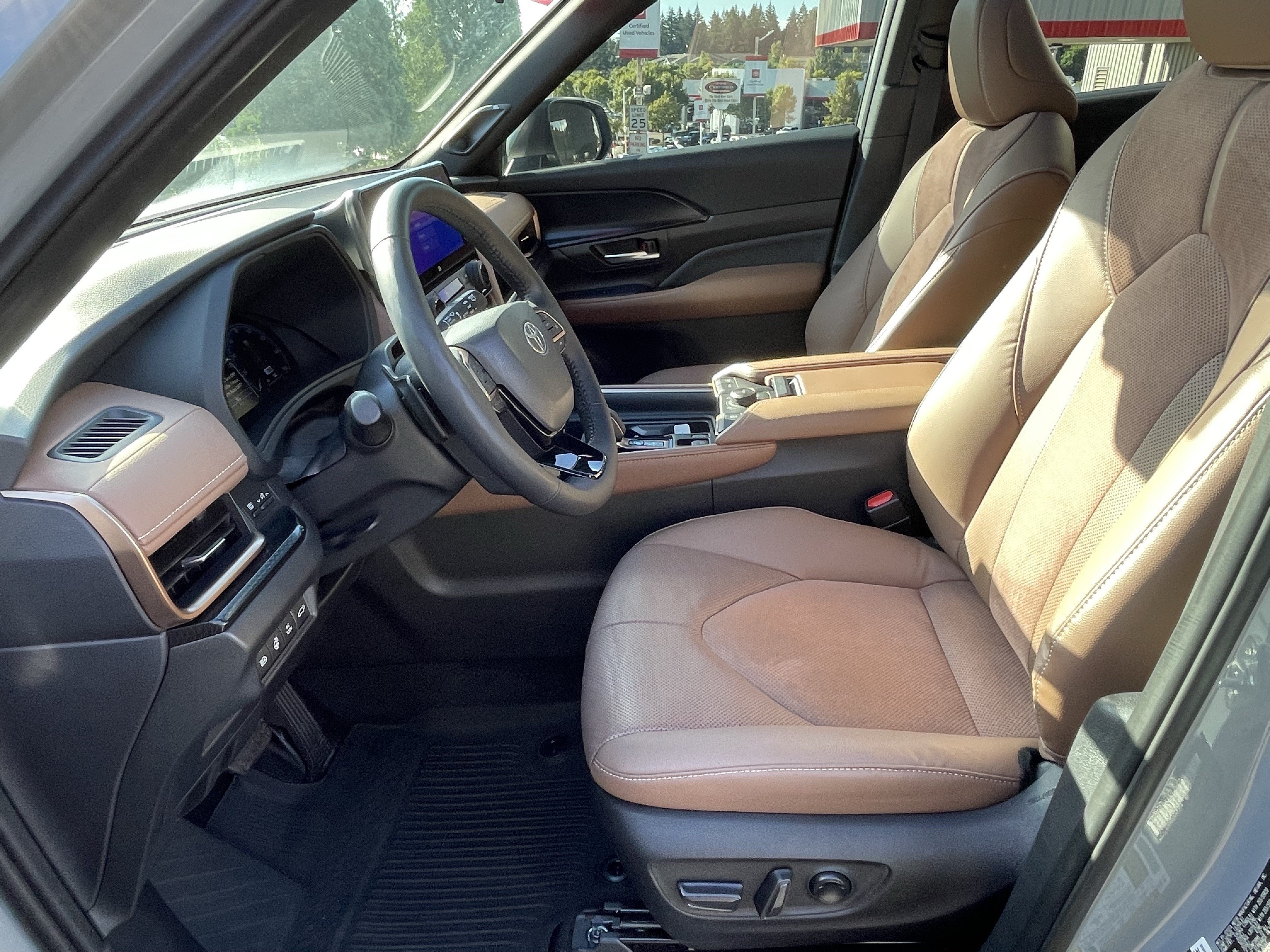 Certified 2025 Toyota Grand Highlander AWD Hybrid image 10
