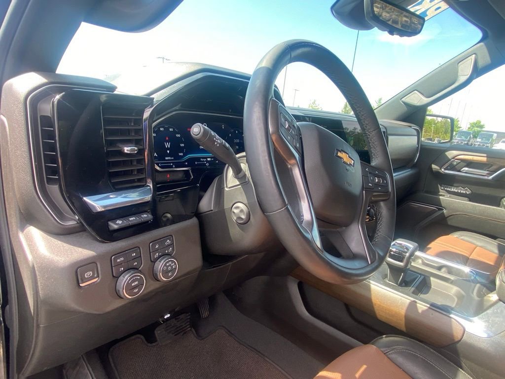 Used 2023 Chevrolet Silverado 1500 High Country AWD/4WD image 9