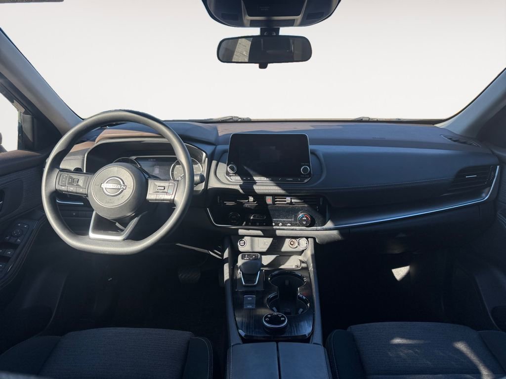 Used 2022 Nissan Rogue SV image 10