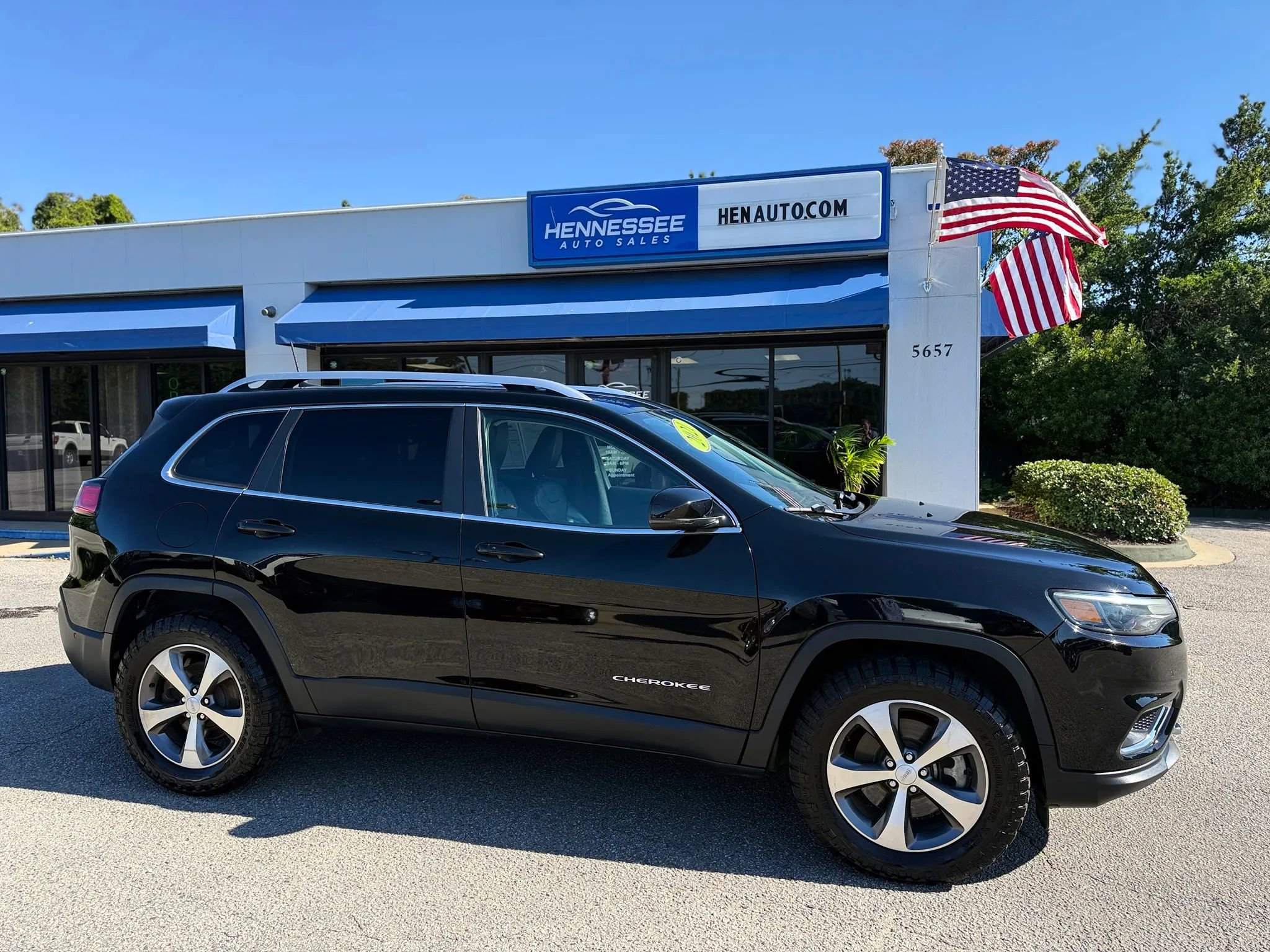 Used 2021 Jeep Cherokee Limited w/ Elite Package AWD/4WD image 6