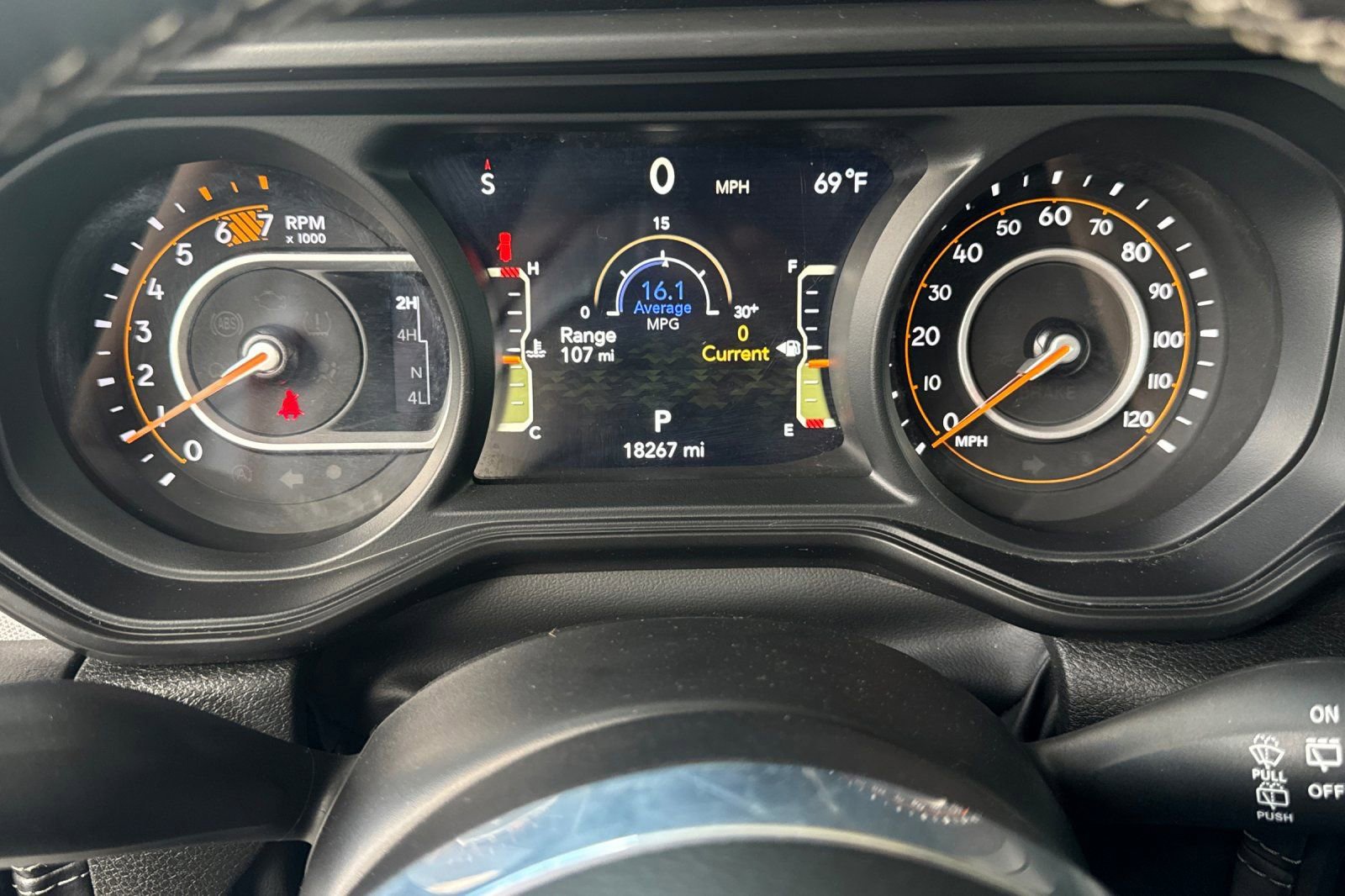 Used 2025 Jeep Wrangler Sahara image 25