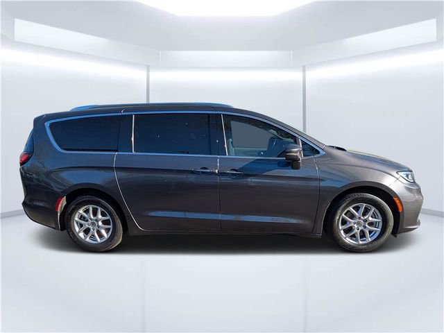 Used 2021 Chrysler Pacifica Touring-L w/ Uconnect Theater Family Group image 2