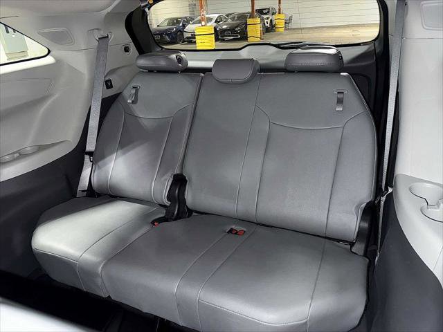 Certified 2023 Toyota Sienna XLE w/ XLE Plus Package image 18