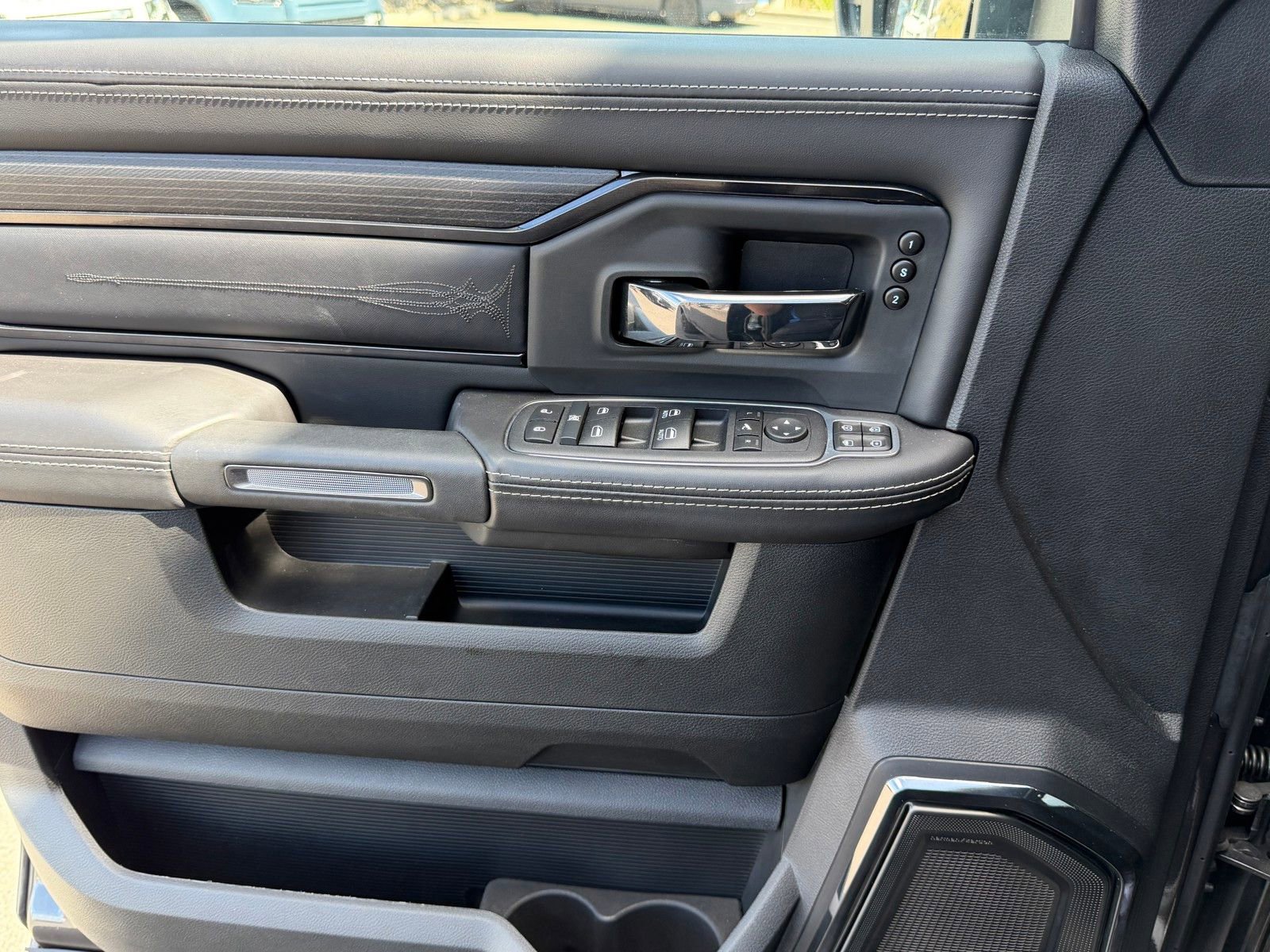 Used 2024 RAM 2500 Limited image 22