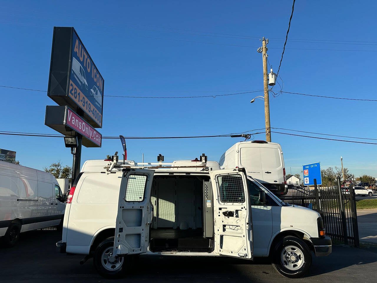 Used 2014 Chevrolet Express 2500 RWD image 5