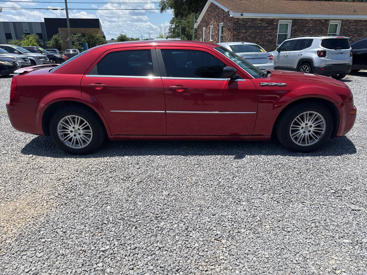 Used 2009 Chrysler 300 LX RWD image 2