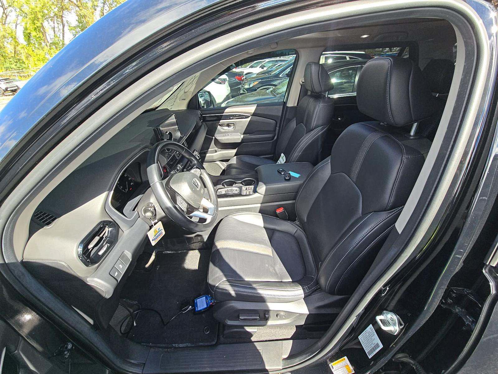 Used 2025 Honda Pilot Touring image 6