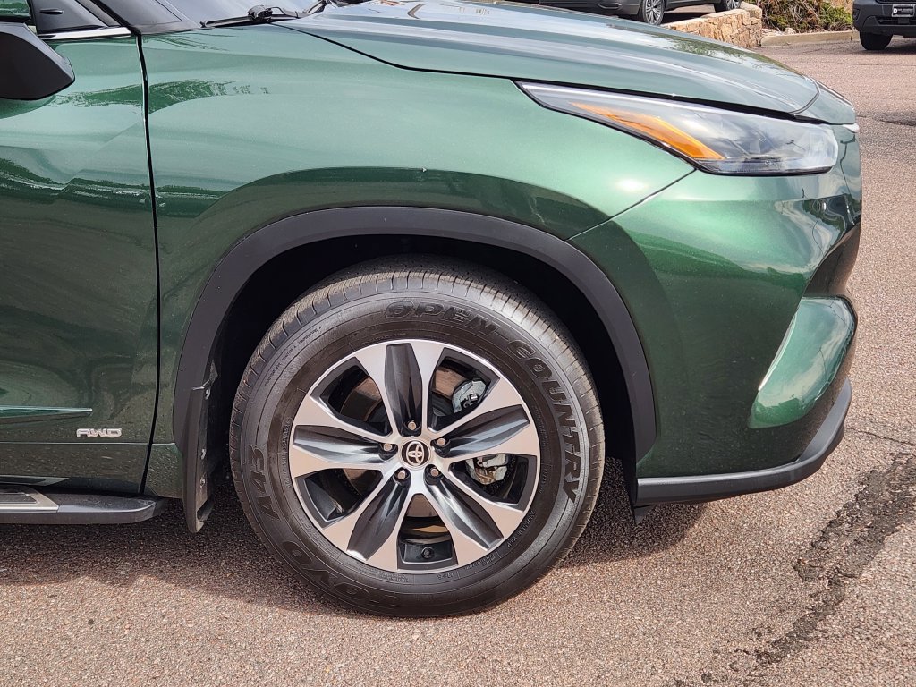 Used 2025 Toyota Highlander XLE AWD/4WD image 29