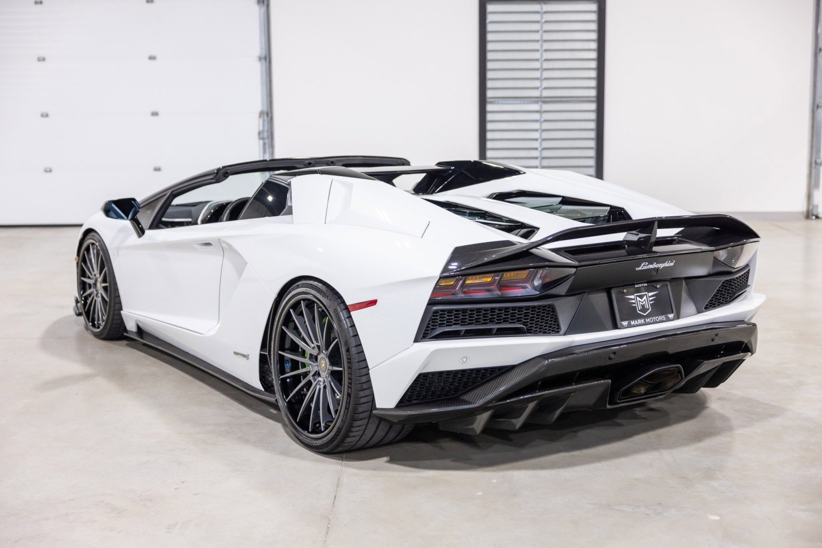 Used 2019 Lamborghini Aventador S image 7