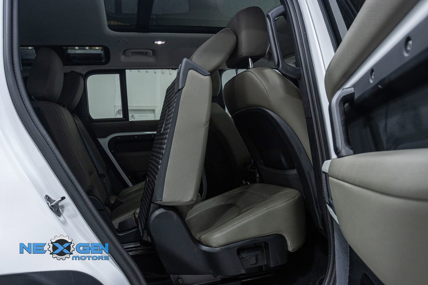 Used 2023 Land Rover Defender 110 S image 35