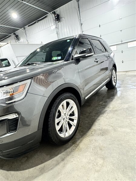 Used 2018 Ford Explorer XLT w/ Equipment Group 202A AWD/4WD image 4