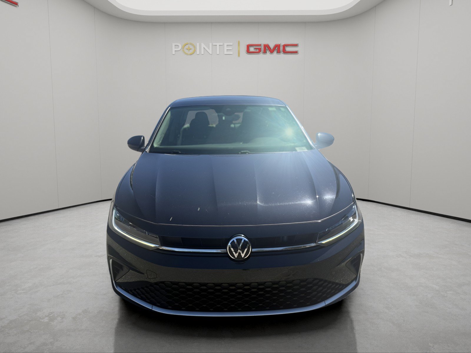 Used 2025 Volkswagen Jetta SE FWD image 8