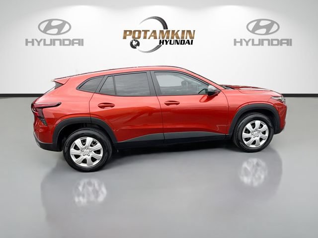 Used 2024 Chevrolet Trax LS FWD image 4