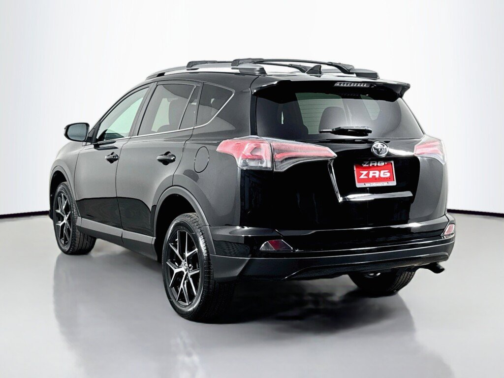 Used 2017 Toyota RAV4 SE AWD/4WD image 3