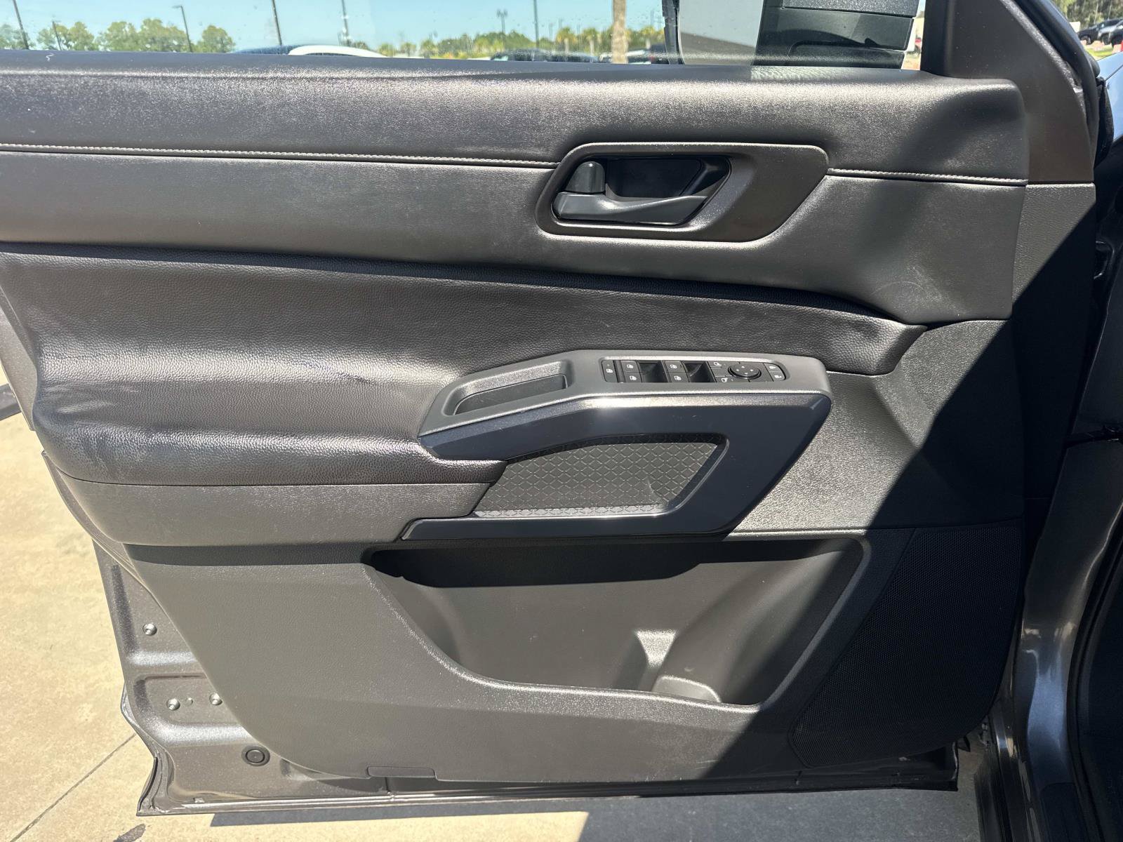 Used 2025 Nissan Pathfinder SV FWD image 18