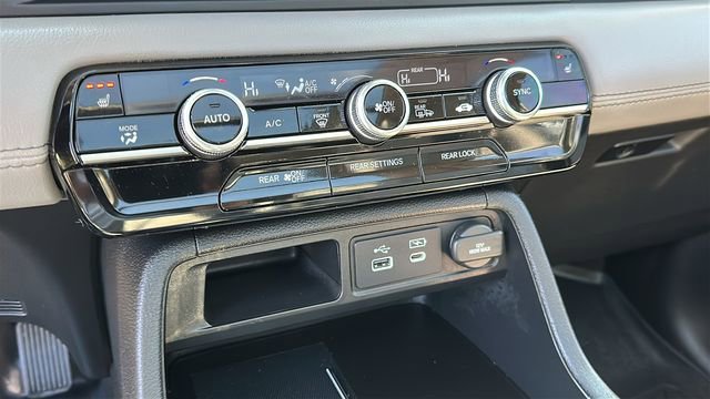 Used 2023 Honda Pilot Touring image 16