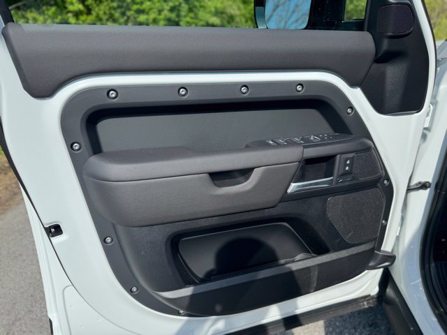 New 2026 Land Rover Defender 110 S AWD/4WD image 9
