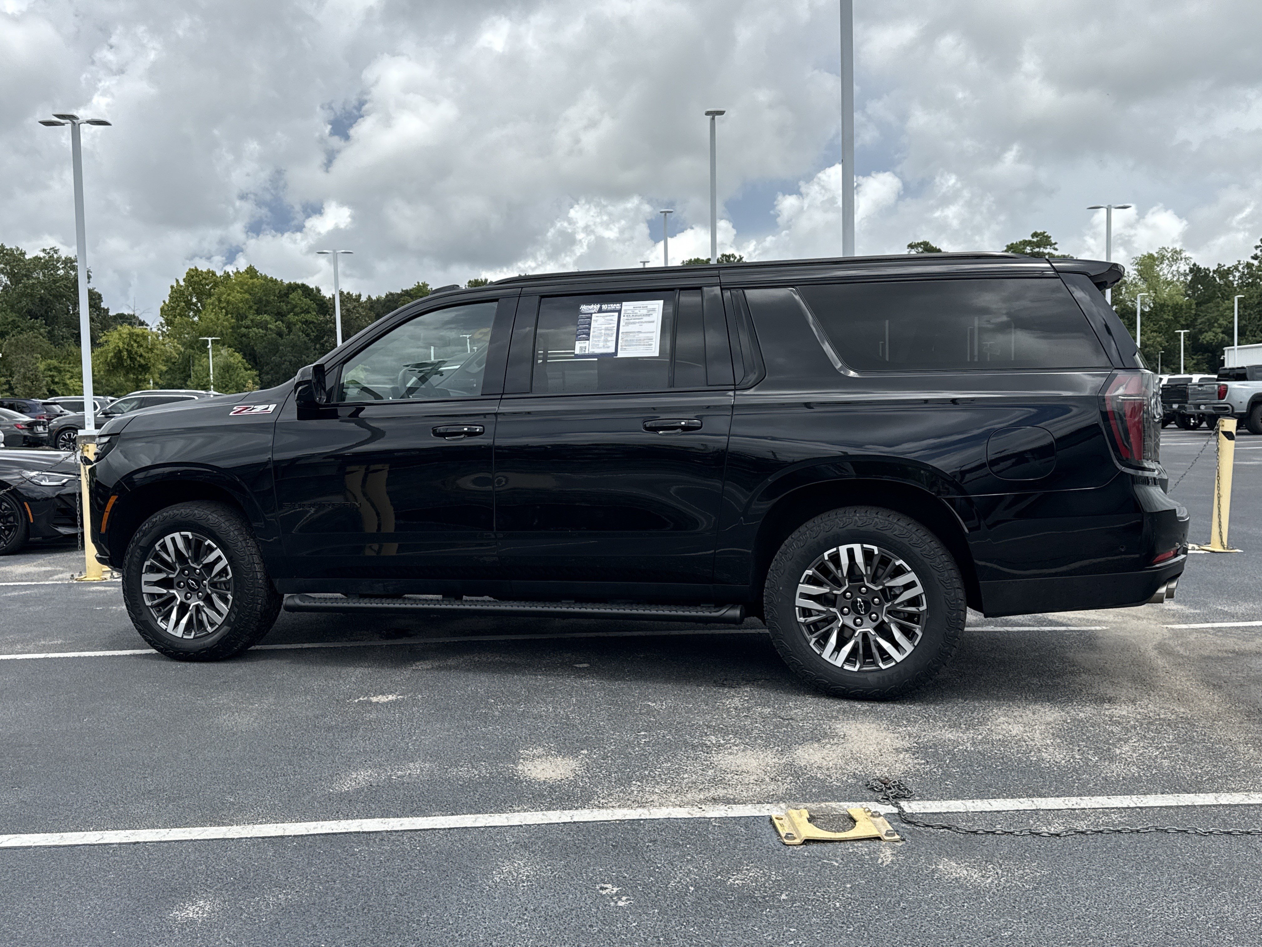 Used 2025 Chevrolet Suburban Z71 AWD/4WD image 13