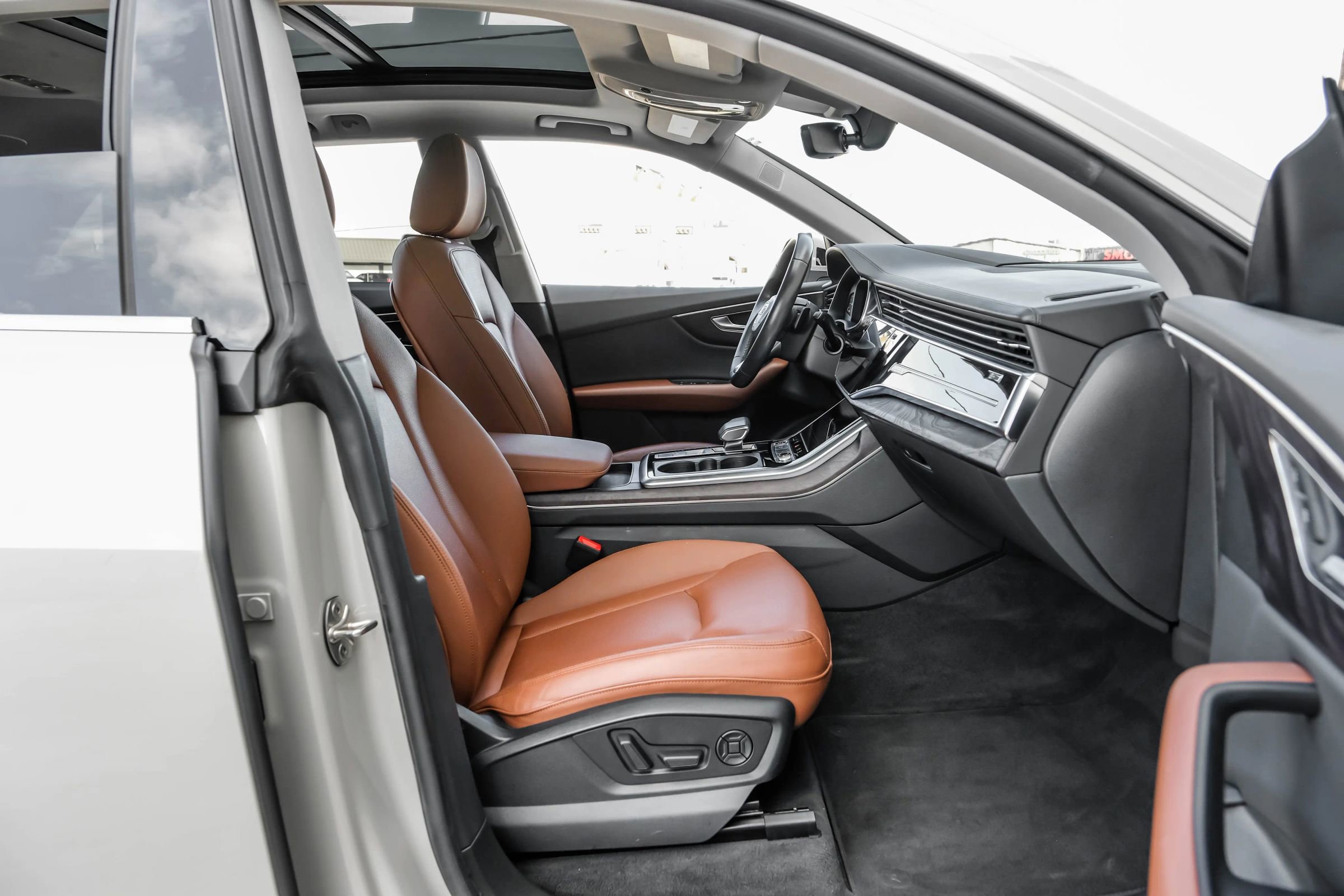 Used 2021 Audi Q8 Prestige w/ Prestige Package image 34