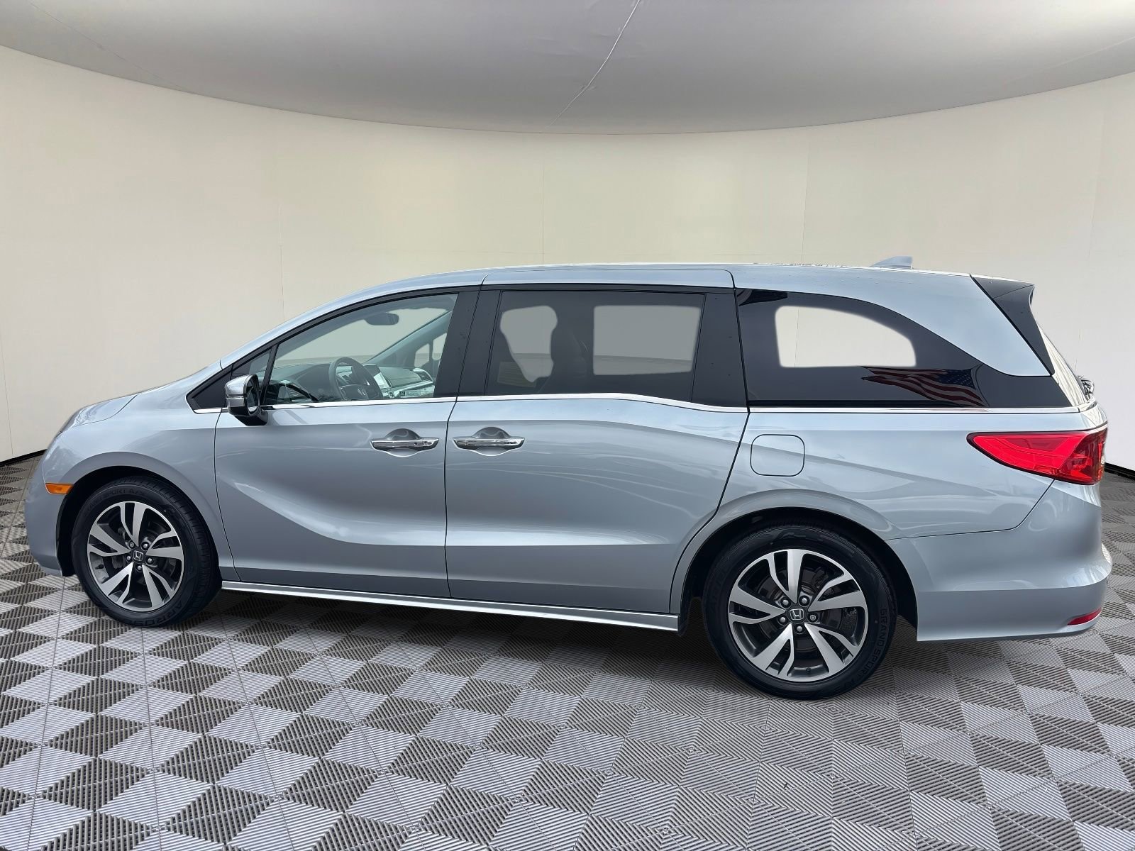 Certified 2023 Honda Odyssey Touring image 7
