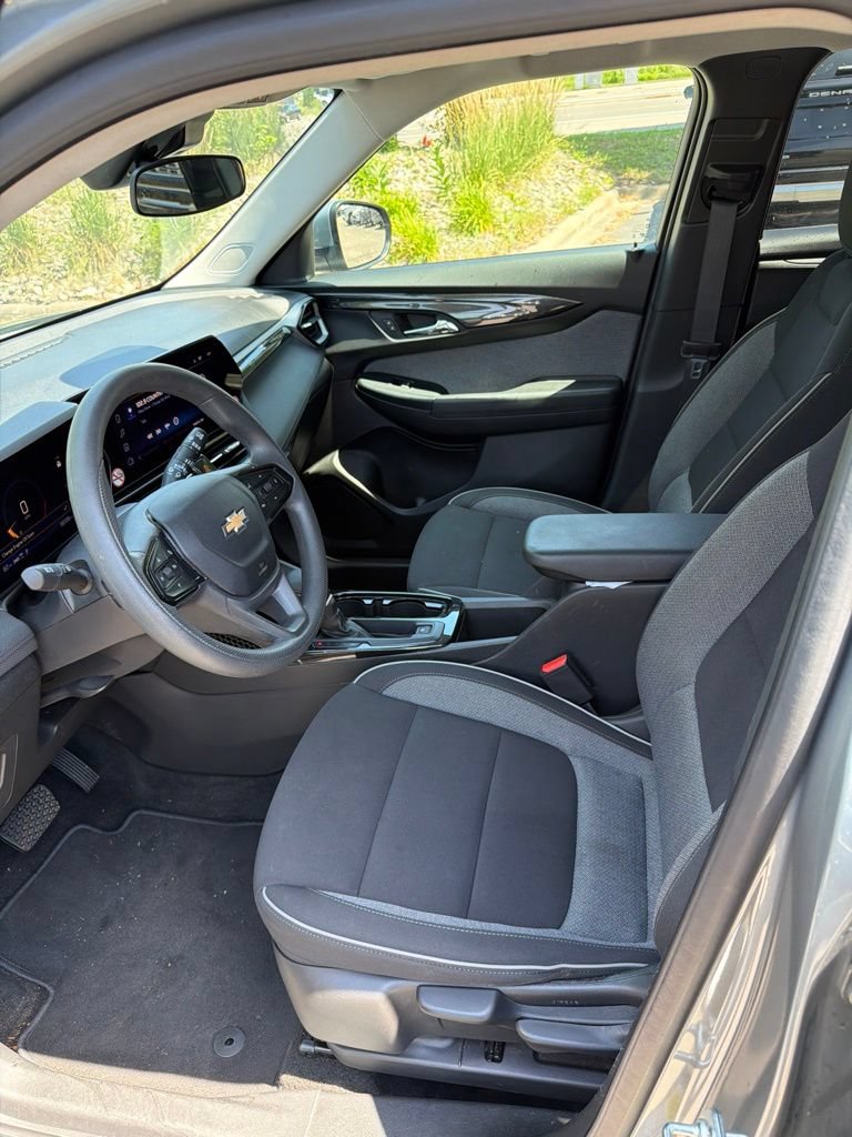 Used 2025 Chevrolet TrailBlazer LT AWD/4WD image 14