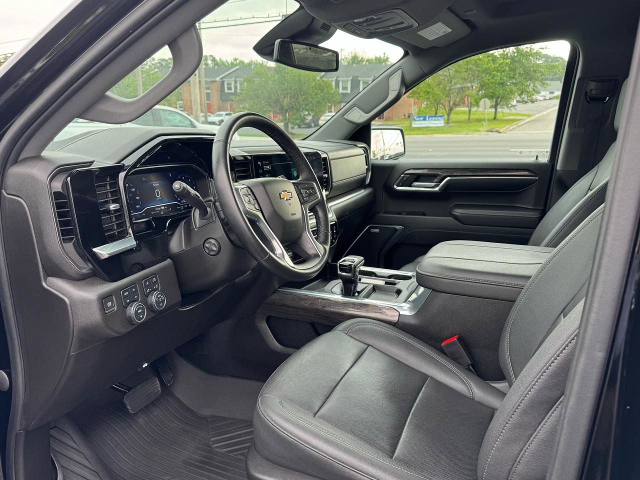 Used 2023 Chevrolet Silverado 1500 LTZ AWD/4WD image 20
