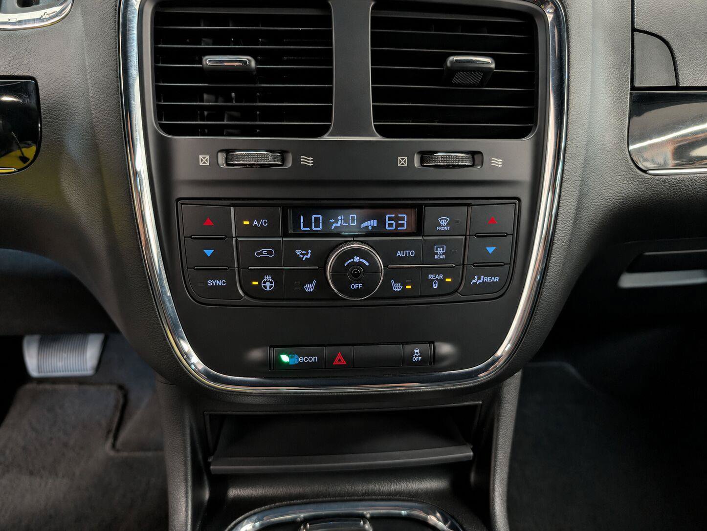 Used 2016 Dodge Grand Caravan SXT FWD image 24