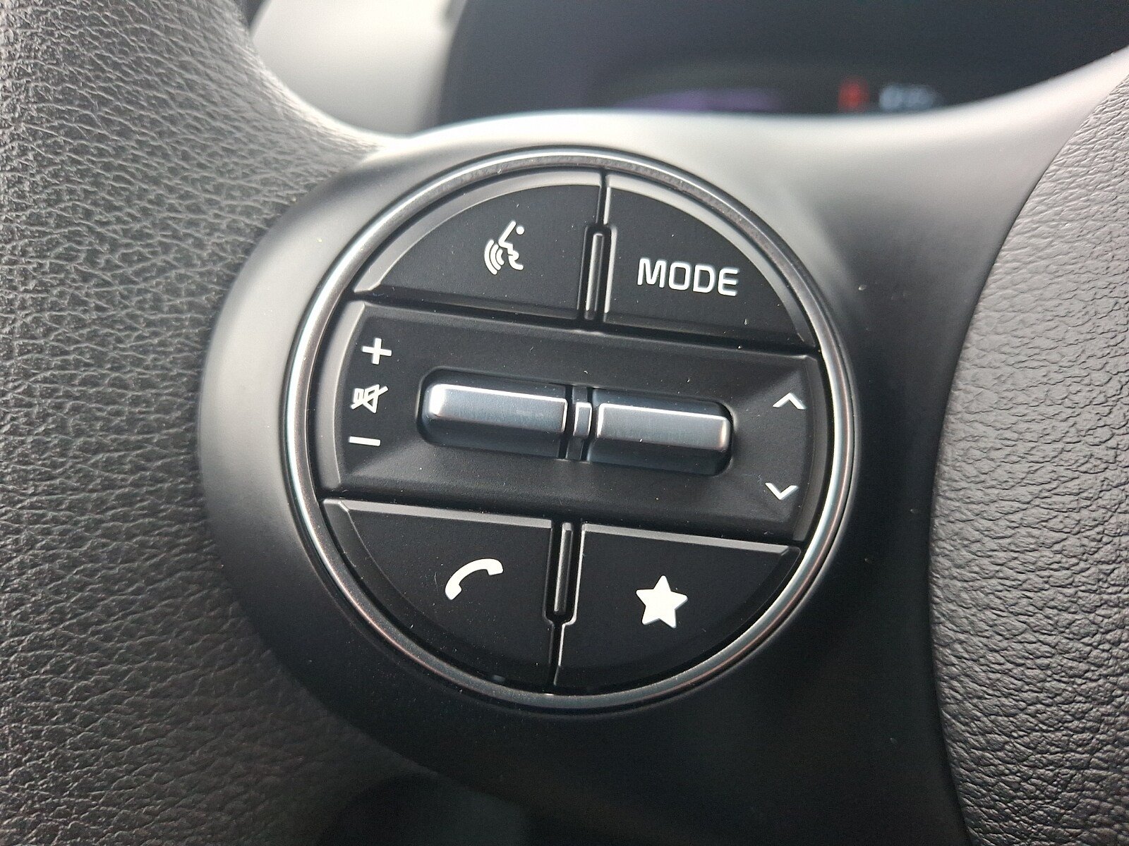 Used 2025 Kia Soul LX w/ LX Technology Package FWD image 20
