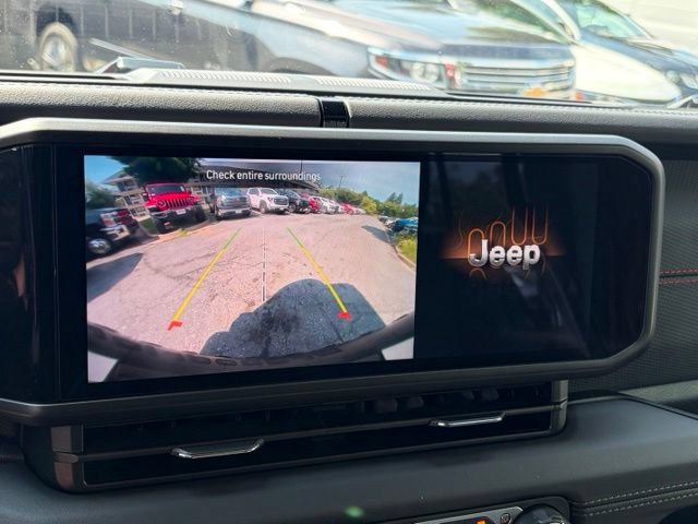 Used 2026 Jeep Wrangler Unlimited Rubicon AWD/4WD image 3