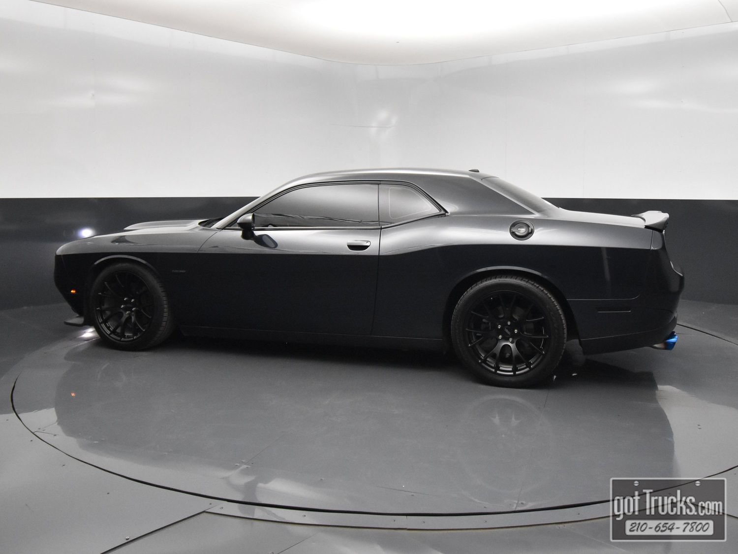 Used 2019 Dodge Challenger R/T w/ Driver Convenience Group RWD image 3