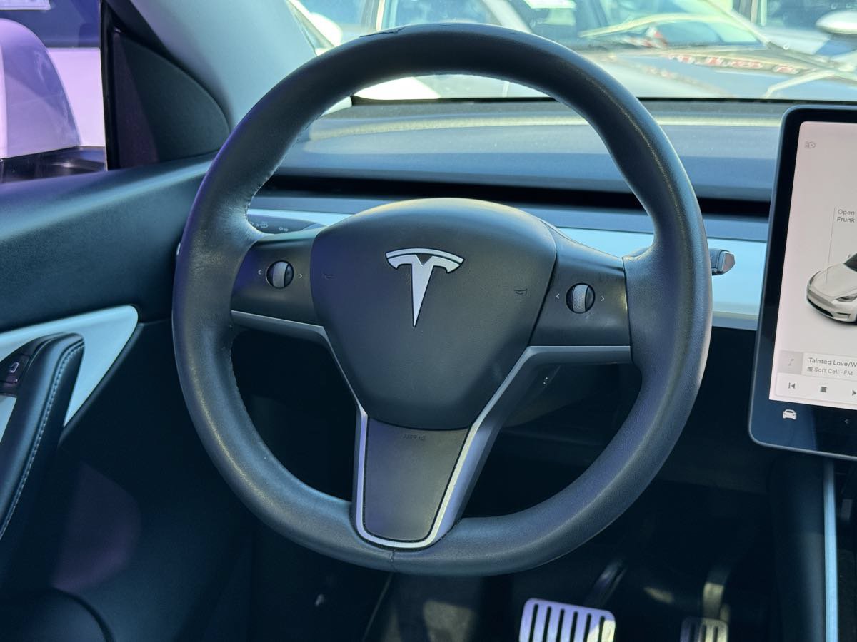 Used 2021 Tesla Model Y Long Range AWD/4WD image 27