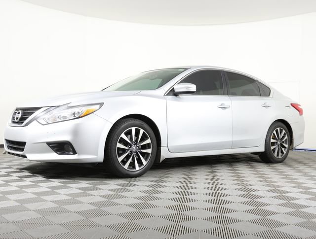 Used 2017 Nissan Altima 2.5 SV w/ Convenience Package image 1