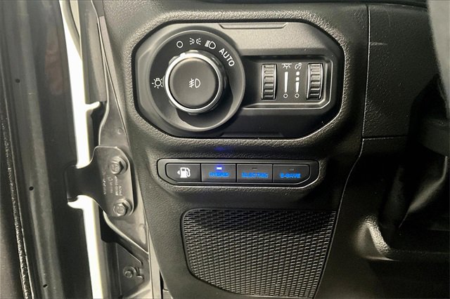 Used 2022 Jeep Wrangler Unlimited Sahara w/ Cold Weather Group image 16