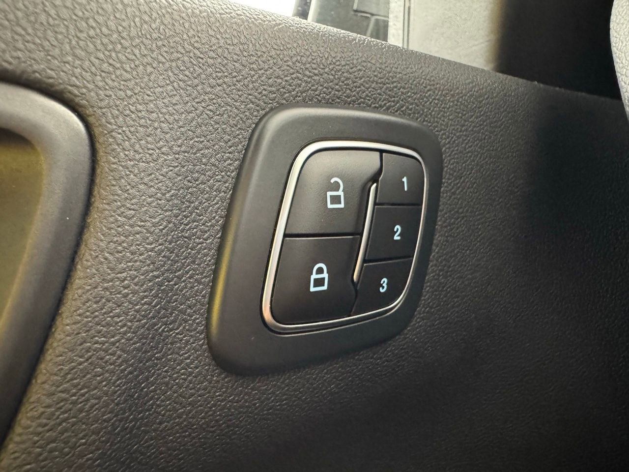 Used 2024 Ford Escape ST-Line Elite w/ Premium Technology Package AWD/4WD image 32