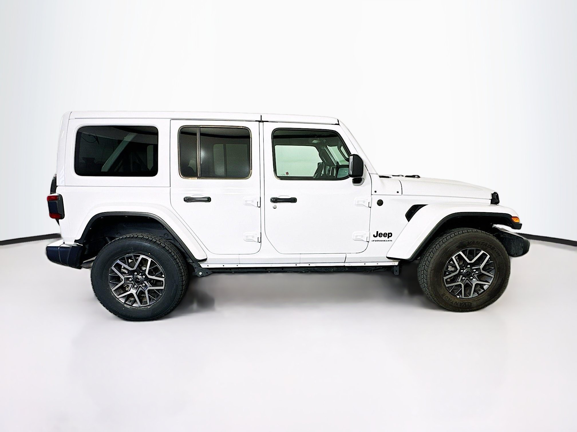 Used 2025 Jeep Wrangler Unlimited Sahara AWD/4WD image 10