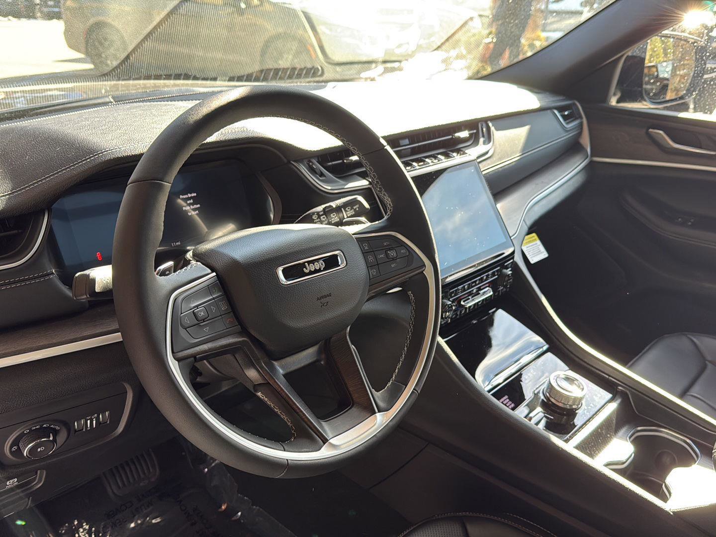 New 2025 Jeep Grand Cherokee L Limited w/ Luxury Tech Group II image 10