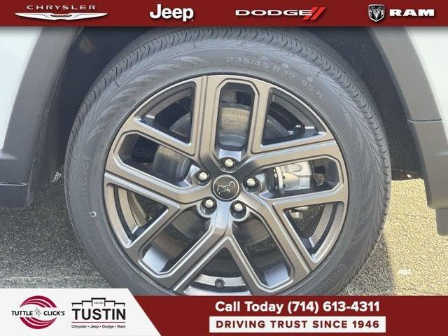 New 2026 Jeep Compass Limited w/ Sun, Sound & Navigation Group AWD/4WD image 38