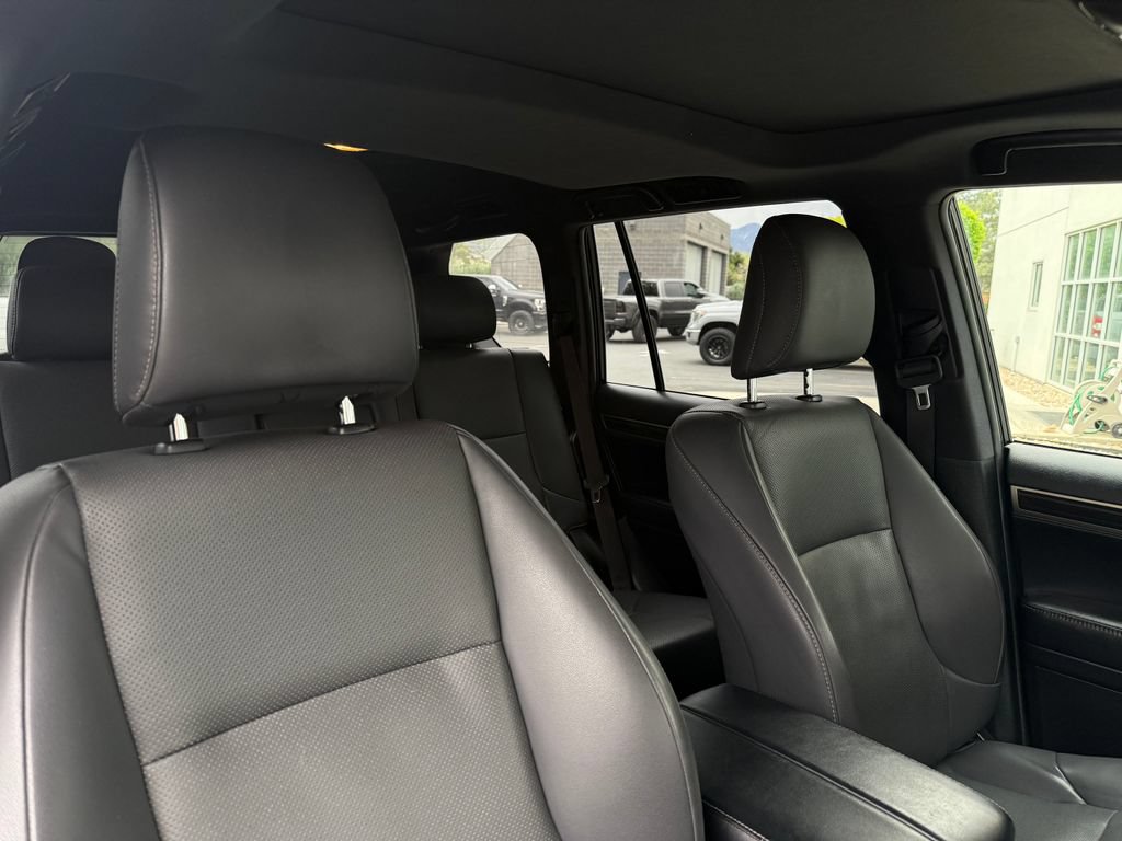 Used 2020 Lexus GX 460 Premium w/ Premium Package AWD/4WD image 23