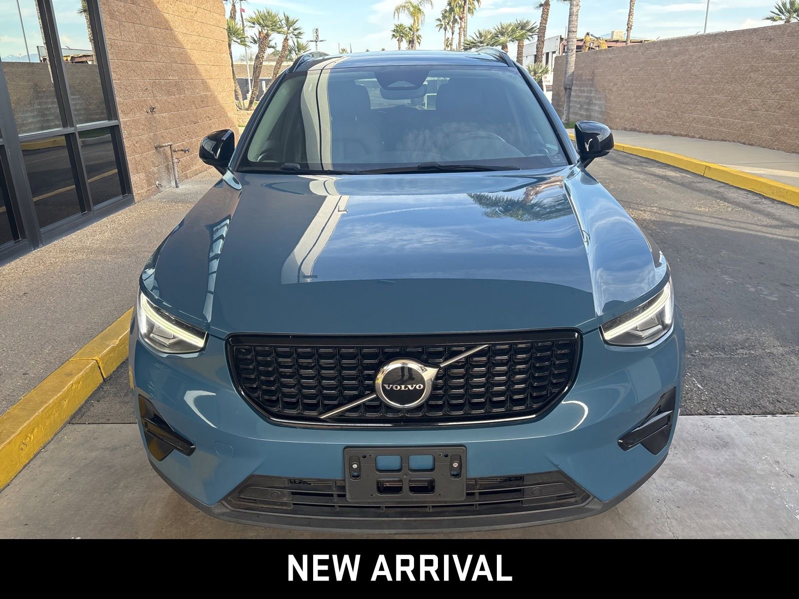 Used 2024 Volvo XC40 B5 Core