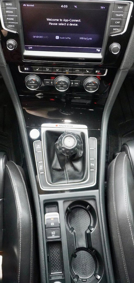 Used 2016 Volkswagen Golf R 4-Door image 19