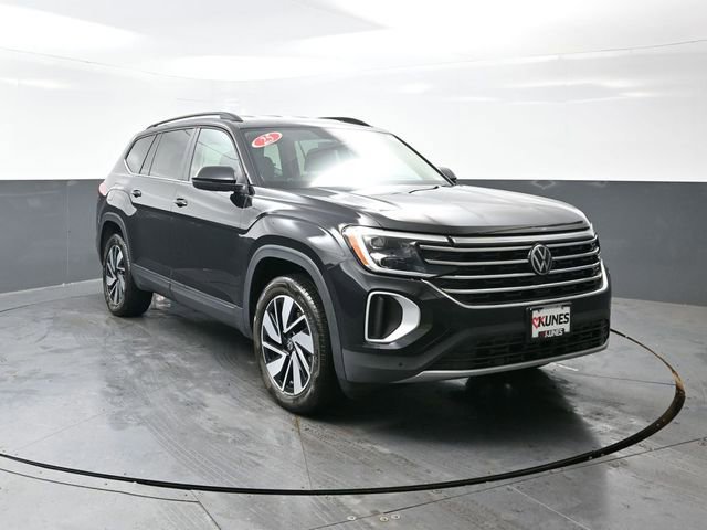 Used 2025 Volkswagen Atlas SE AWD/4WD image 3