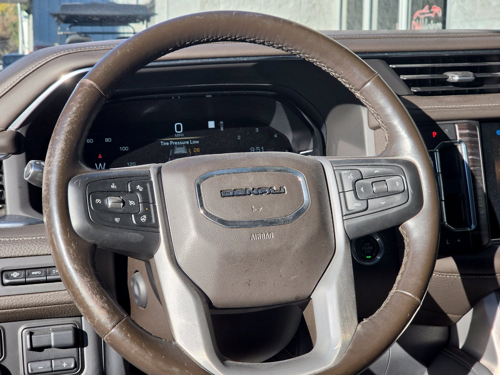 Used 2022 GMC Yukon XL Denali w/ Denali Premium Package AWD/4WD image 13