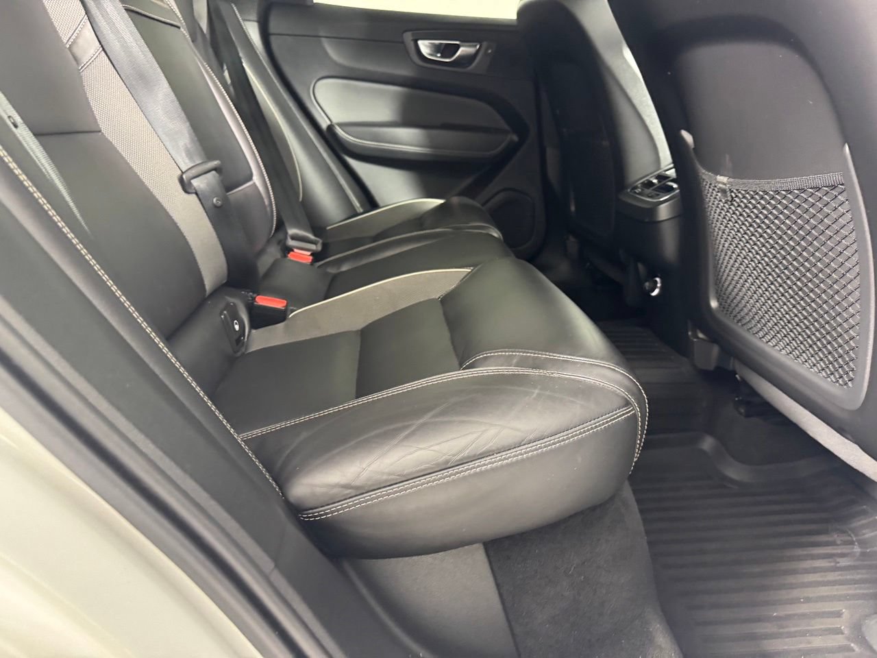 Used 2020 Volvo XC60 T5 R-Design AWD/4WD image 30