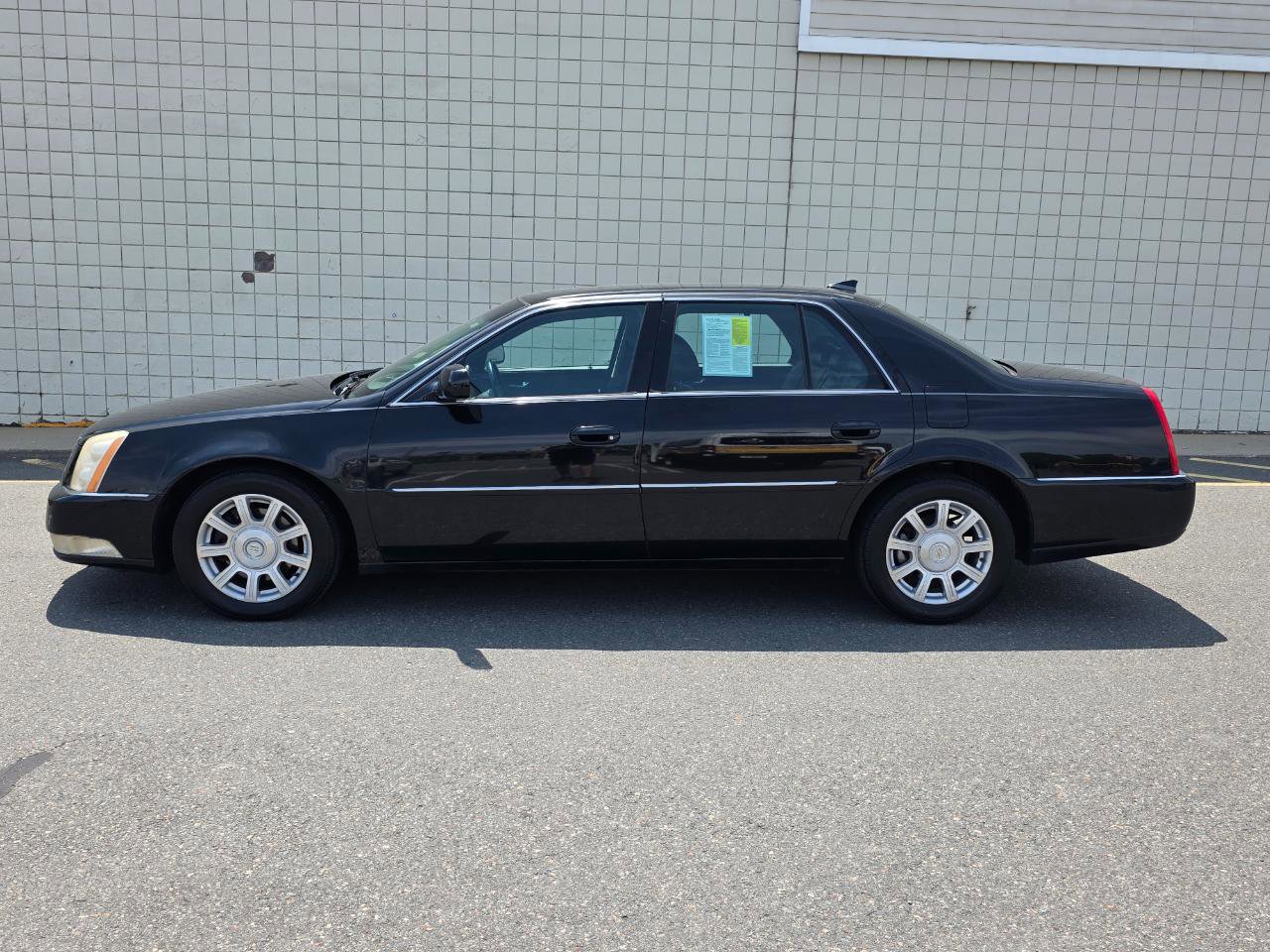 Used 2011 Cadillac DTS FWD image 4