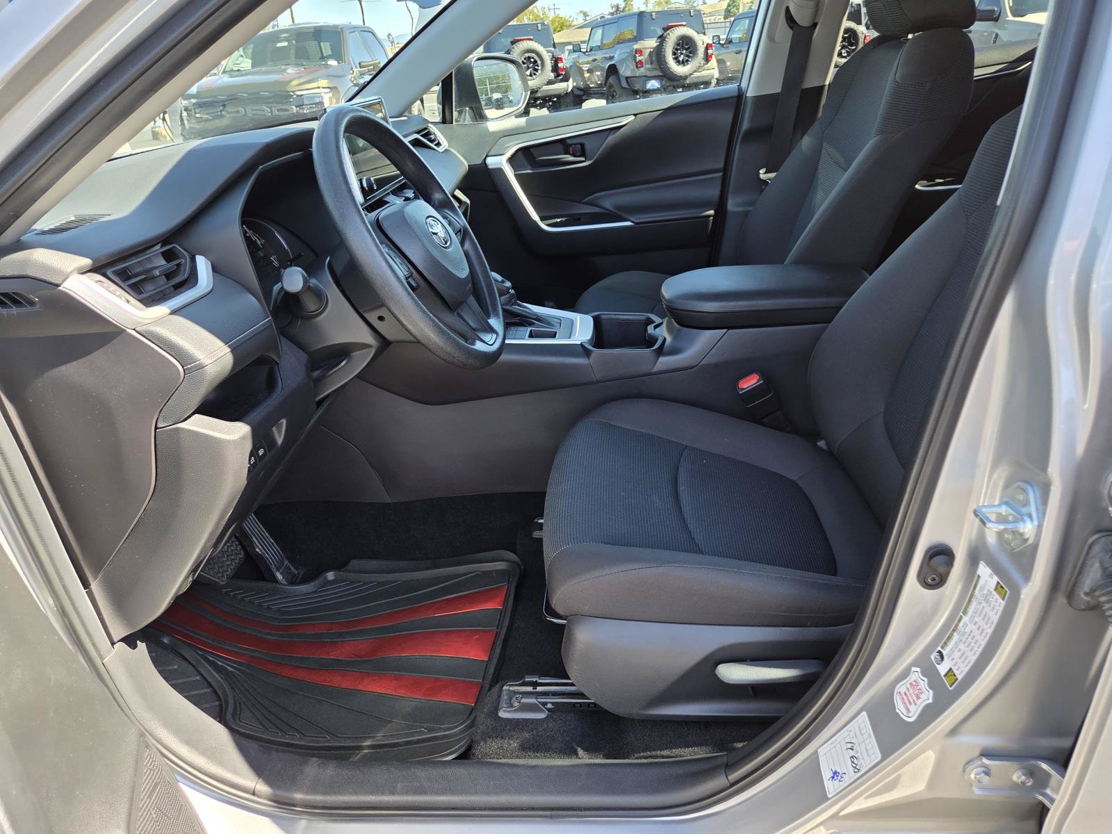 Used 2025 Toyota RAV4 LE AWD/4WD image 10